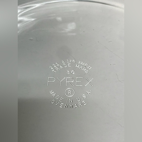 Mid Century Vintage Pyrex 221 8 1/4" Double Handled Tempered Glass Casserole - Picture 2 of 7